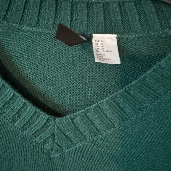 H&M divided knit style Atlanta Sweater Medium - Picture 2 of 4